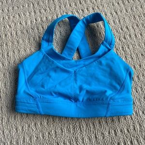 Lululemon sports bra size 4 with pockets worn once